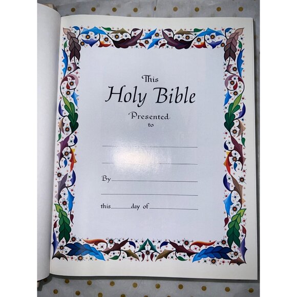 Holy Bible Heirloom Edition Gold Trim Pages Genealogy Section Hardcover - Picture 2 of 8